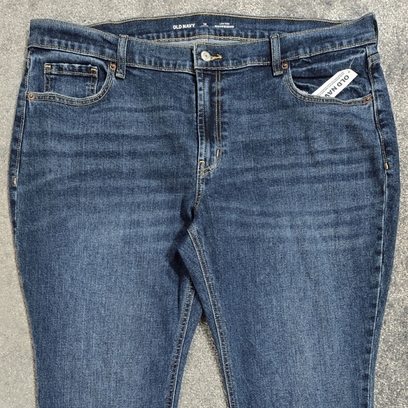 Old Navy NWT Low Rise Boyfriend Jeans Dark Wash Rolled Cuffs Cropped PETITE - Picture 4 of 10